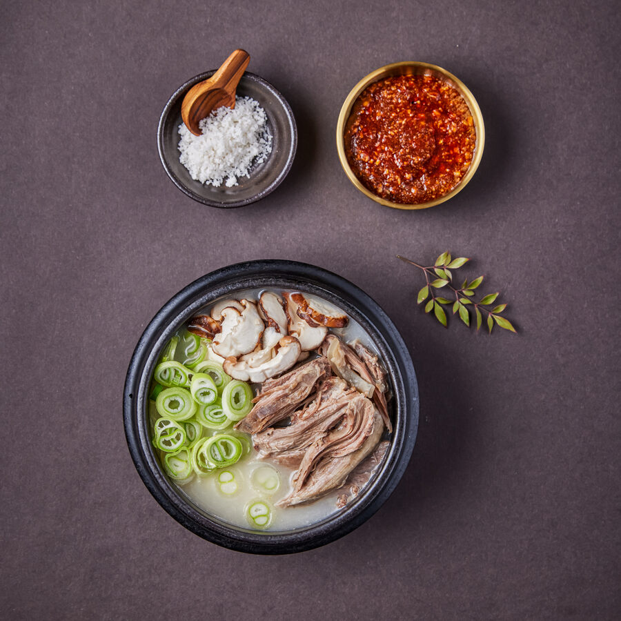 흑염소 곰탕 - 사골 우려낸 깊은 국물 밀키트